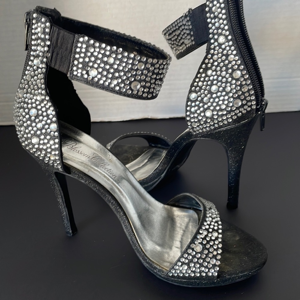De Blossom Collection special occasion sandals.